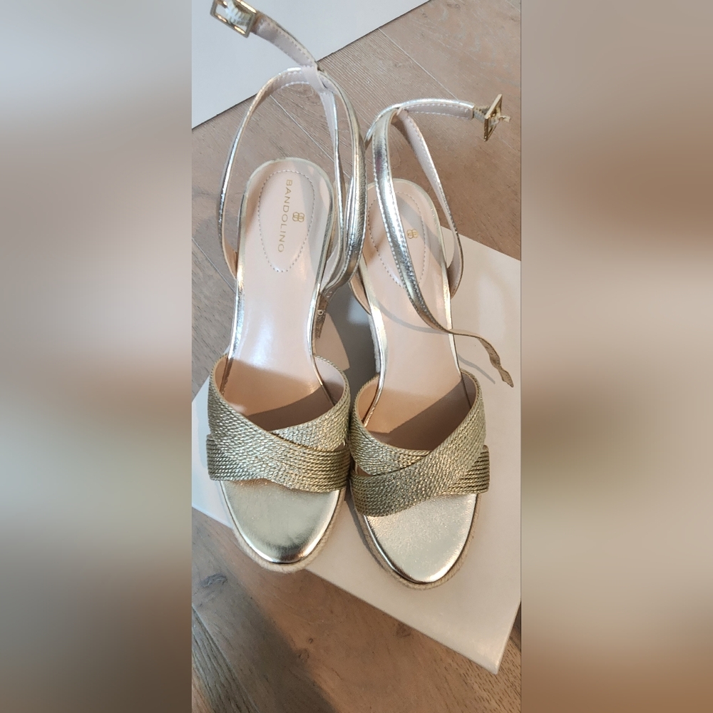 Bandolino Jetsetter 2 Gold wedge sandal, size 8.5, new with tags